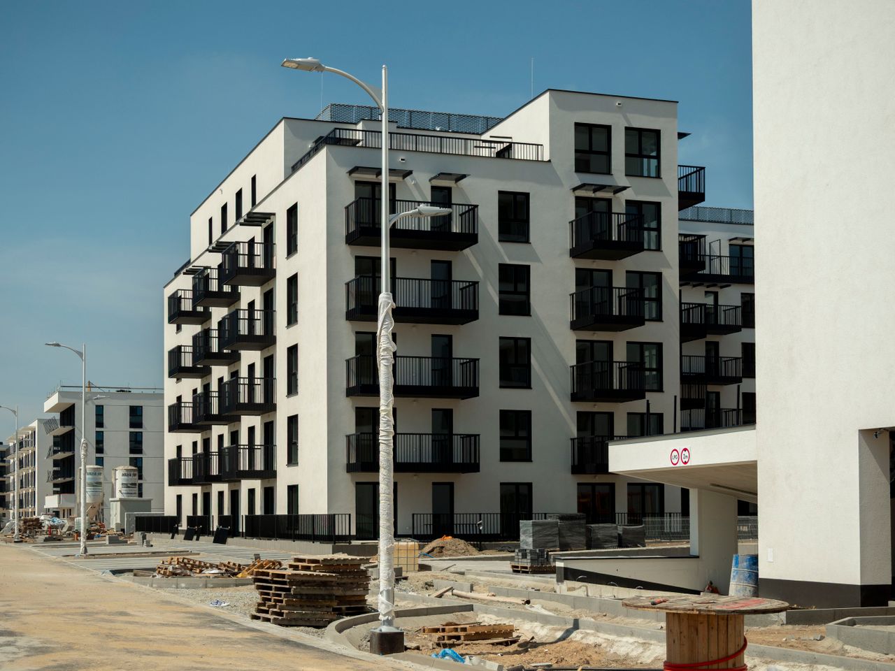 Newly constructed apartment building in Wrocław, Poland, featuring modern architecture.